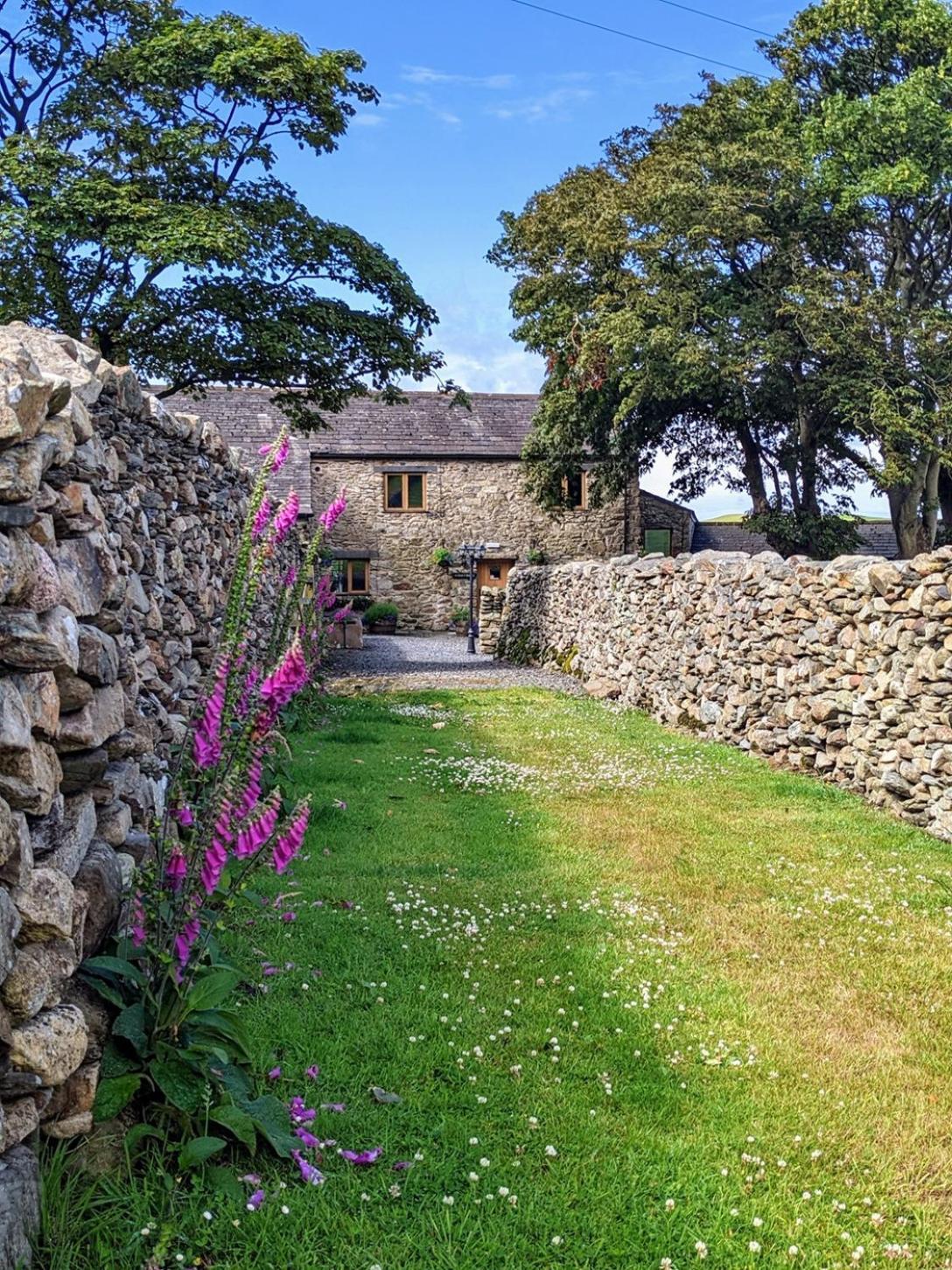 The Wayside And Whisky Barn Hotel Whitbeck Exterior foto