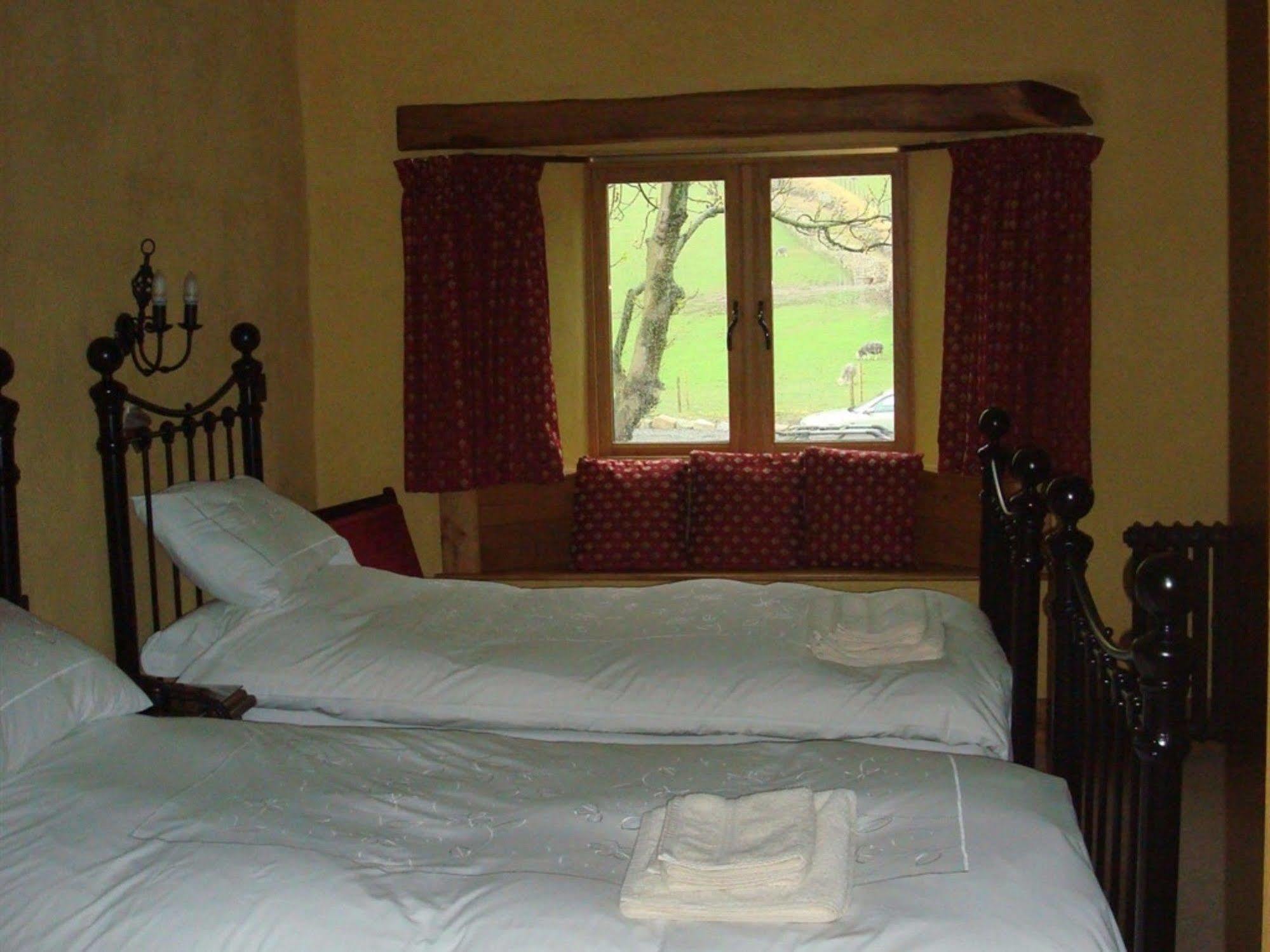 The Wayside And Whisky Barn Hotel Whitbeck Exterior foto